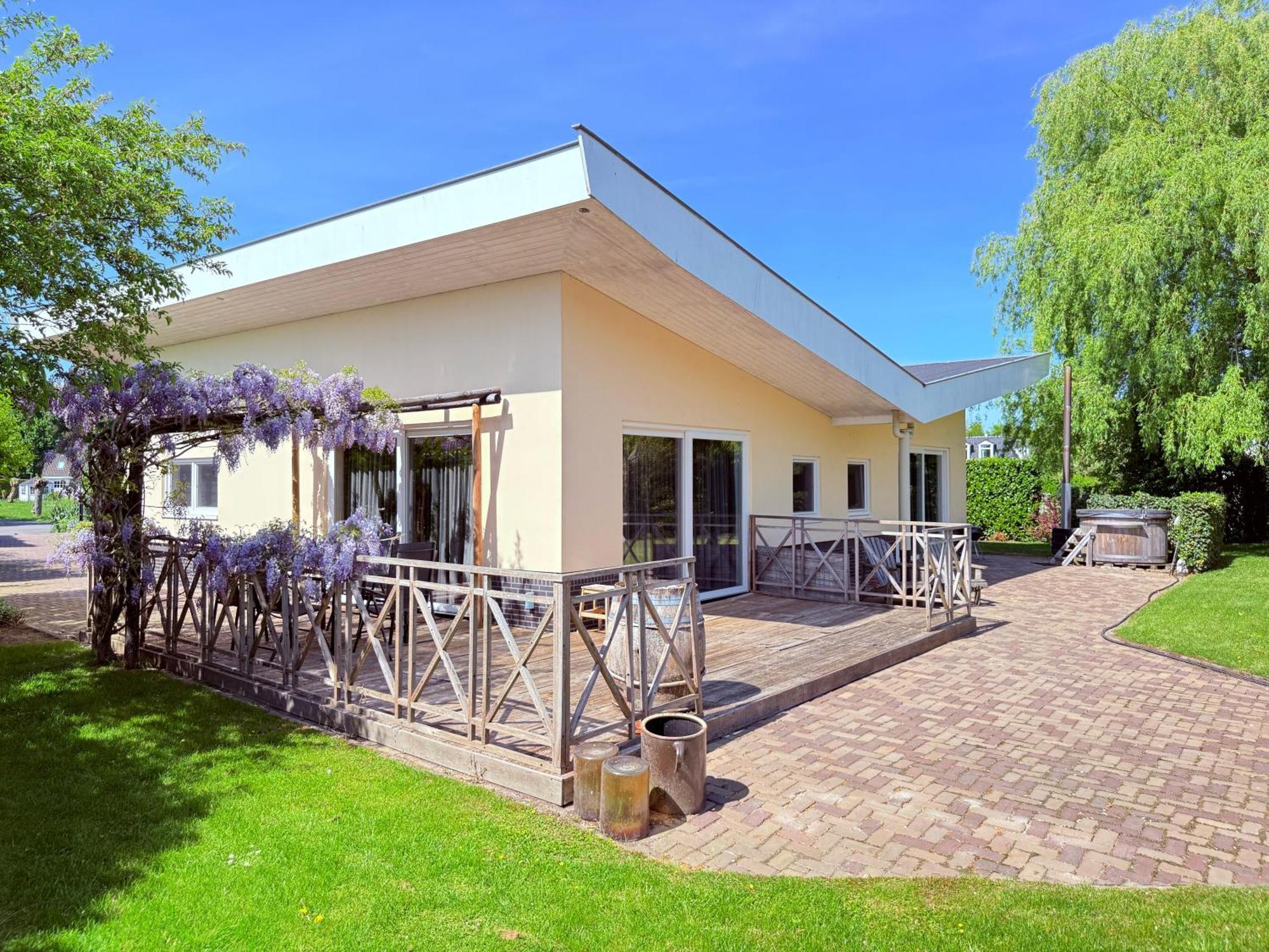Spacious Comfort Villa Vera With Hottub Zeewolde Exterior photo